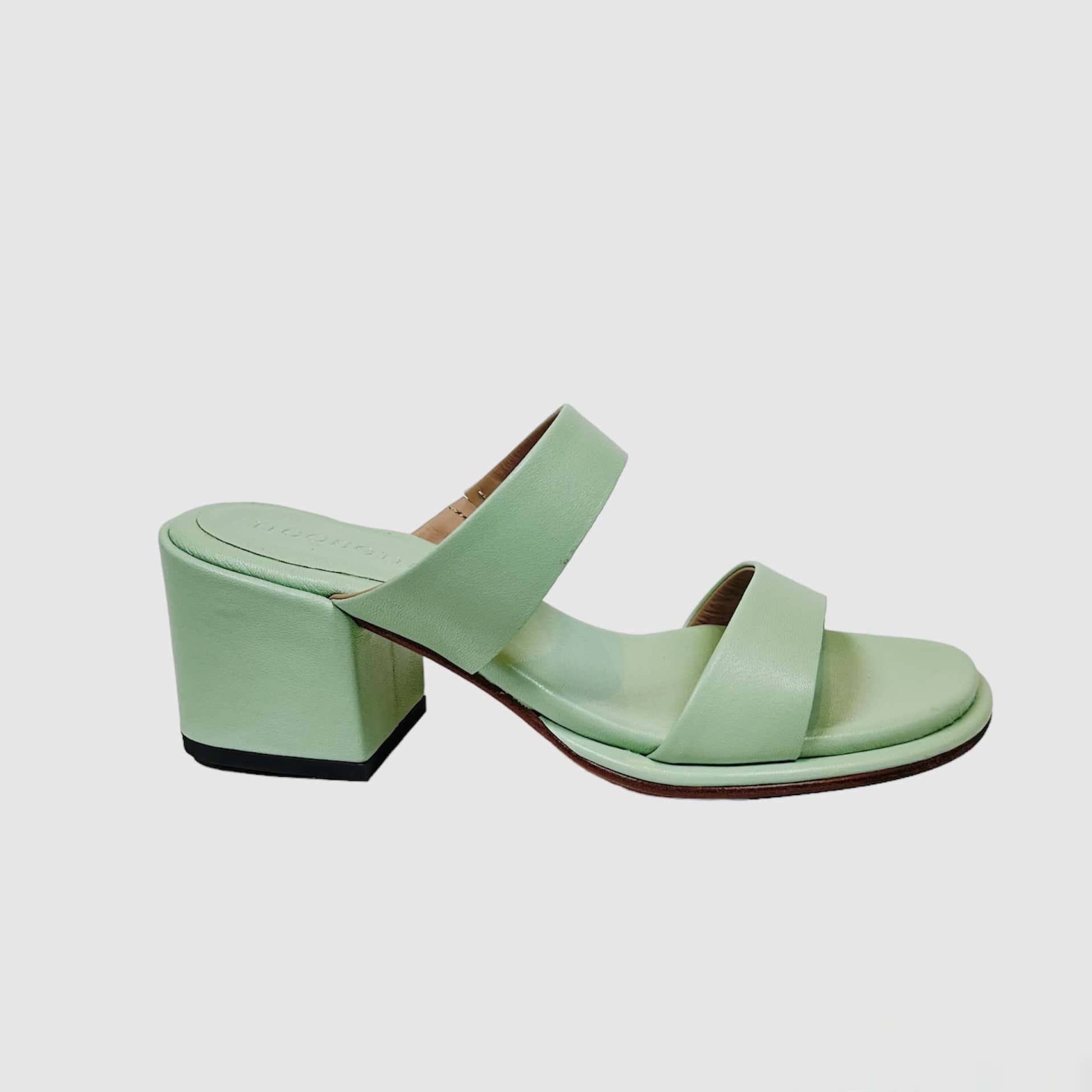 Neosens blok-heel sandal, pastel green